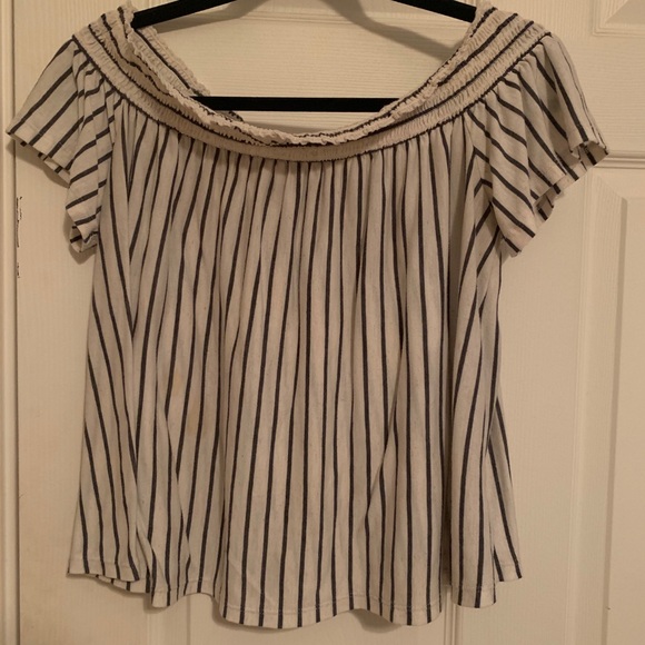 American Eagle off the shoulder blouse. - Picture 1 of 3
